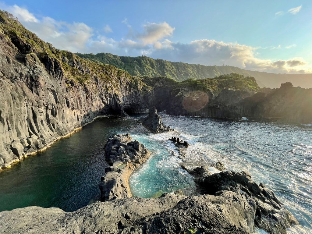 Photo de la Fajã do Ouvidor depuis un rocher.